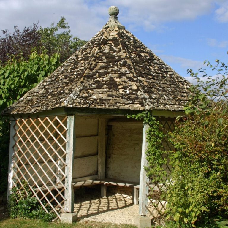 Gazebo and Bali Hut Removal Services Available in Sydney